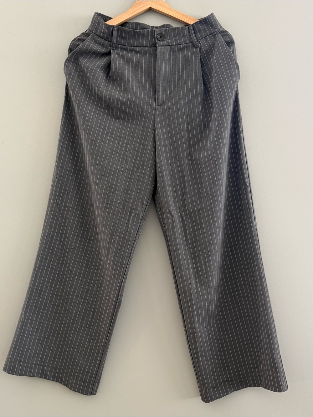 Zara Grey/White Pinstriped Cropped Wide Leg Trousers - S